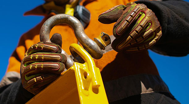 Anong mga guwantes na gawa ang suot mo?